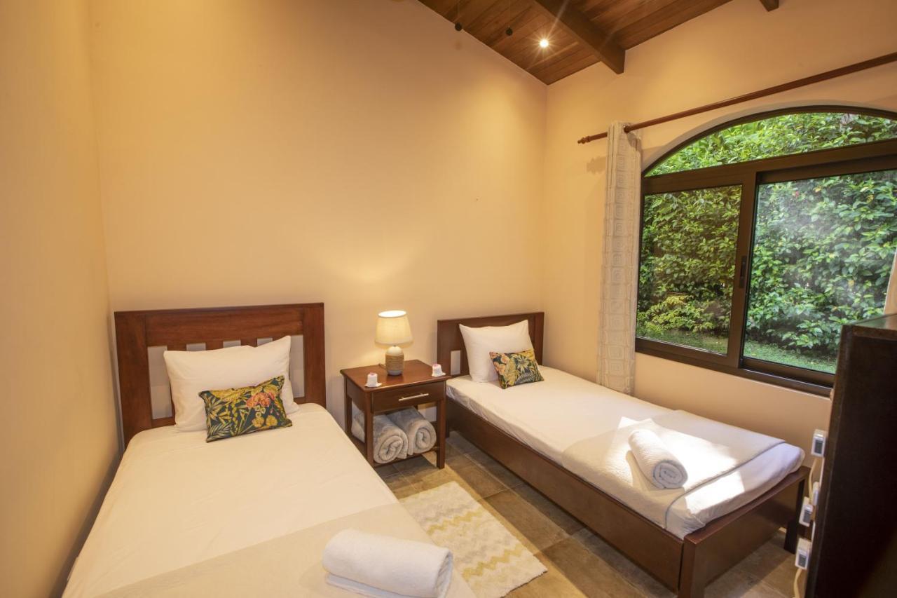 "Hana'S Celeste Retreat" Large Modern Villa Sleeps 6 On 20 Acres Of Nature! บิฆากัว ภายนอก รูปภาพ
