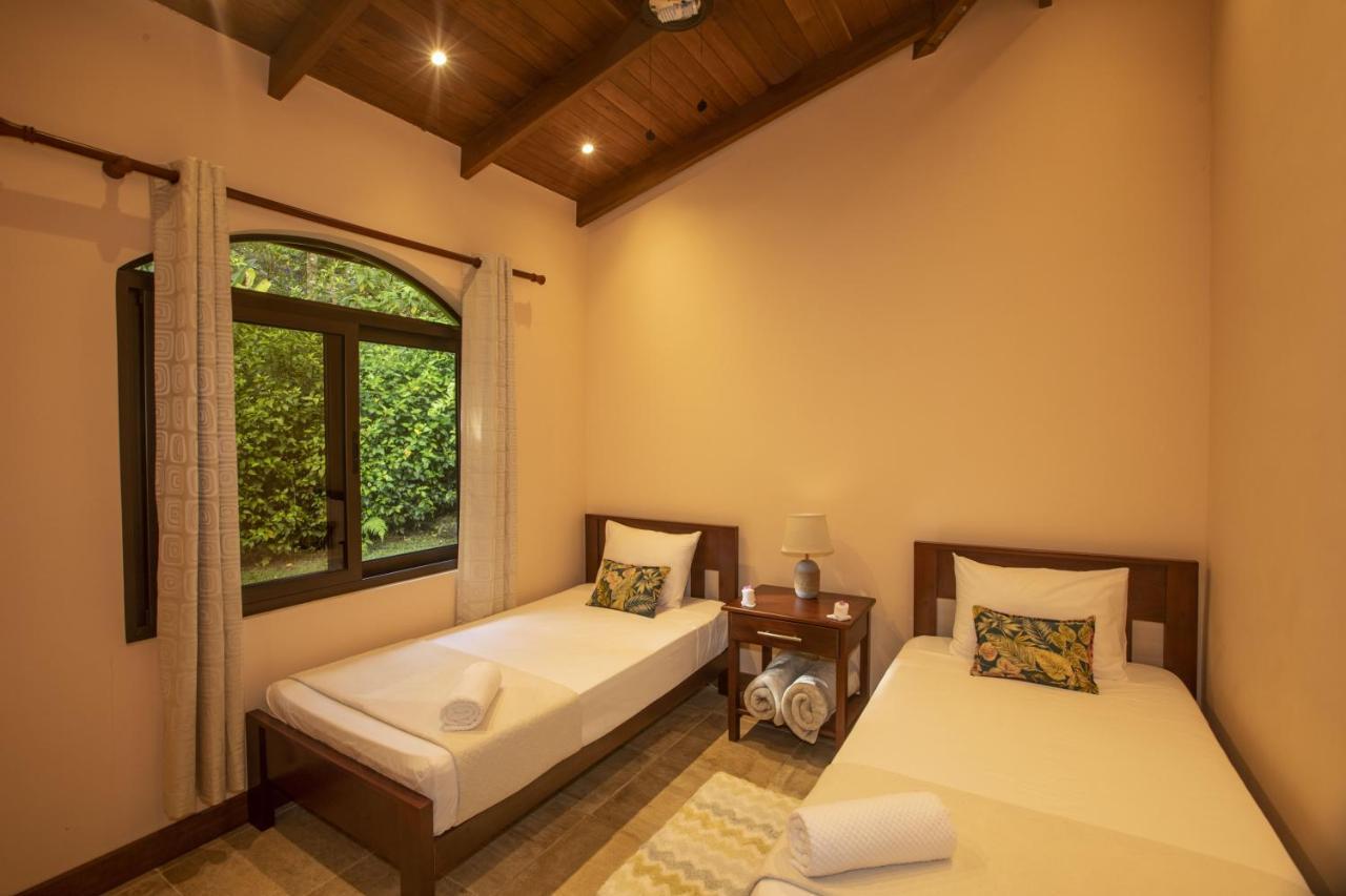 "Hana'S Celeste Retreat" Large Modern Villa Sleeps 6 On 20 Acres Of Nature! บิฆากัว ภายนอก รูปภาพ